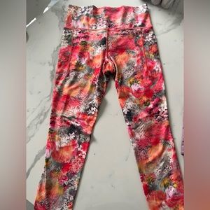 Athleta Salutation Stash 7/8 Tight
M | Renewed Bloom Spring Pink
